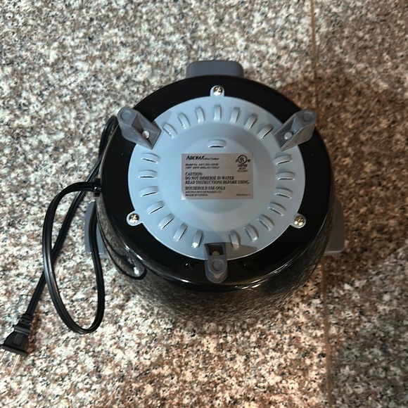 Aroma Black Rice Cooker with Steamer - Picture 5 of 16